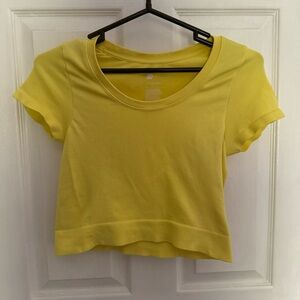 All in Motion: Yellow Seamless Cropped Short Sleeve Top